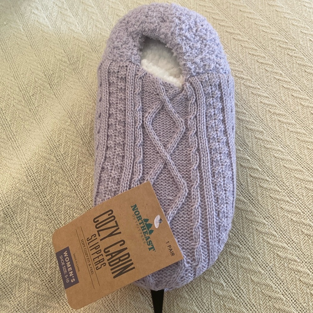 NWT Womens Cozy Cabin Sherpa lined slippers 5-10